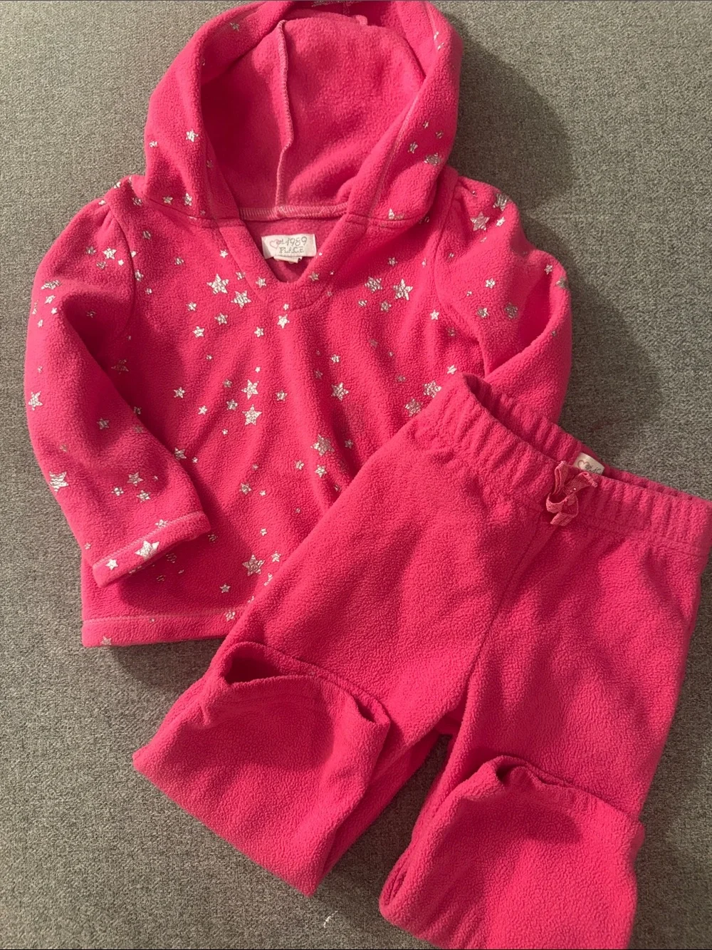 5/$15- Girl’s outfit size 18-24 months